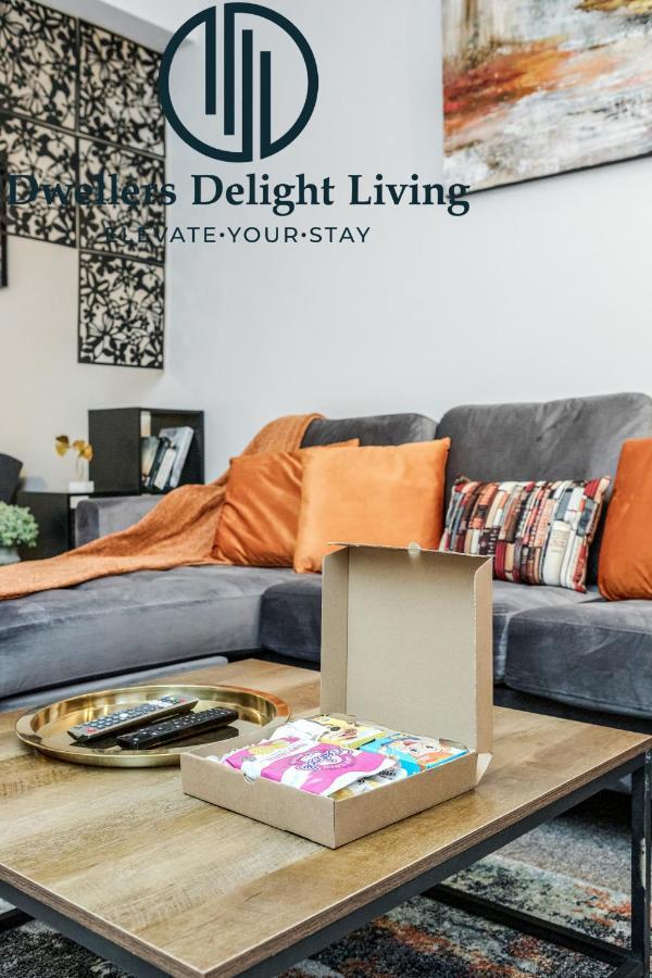 Dwellers Delight Living Ltd Serviced Accommodation Fabulous House 3 Bedroom, Hainault Prime Location ,Greater London With Parking & Wifi, 2 Bathroom, Garden Chigwell Eksteriør billede
