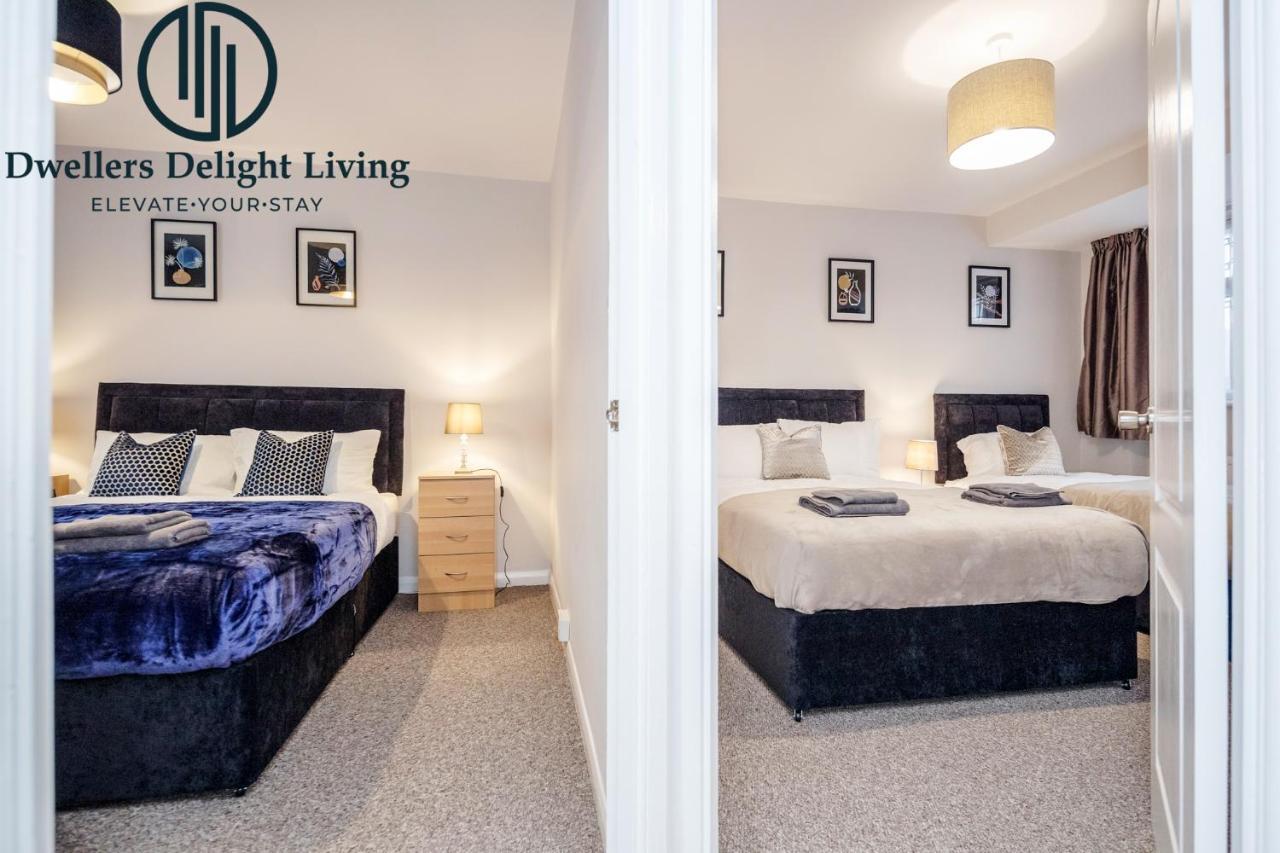 Dwellers Delight Living Ltd Serviced Accommodation Fabulous House 3 Bedroom, Hainault Prime Location ,Greater London With Parking & Wifi, 2 Bathroom, Garden Chigwell Eksteriør billede