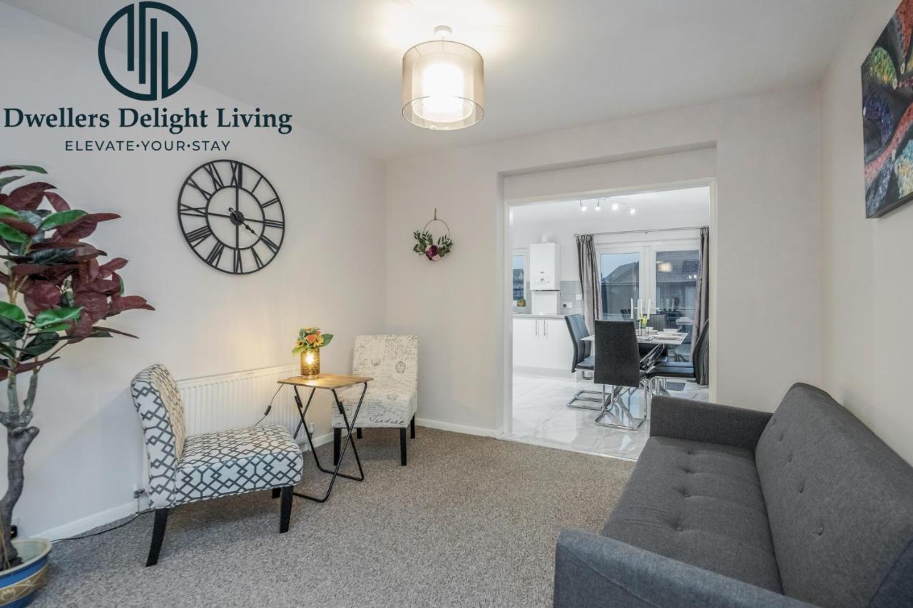 Dwellers Delight Living Ltd Serviced Accommodation Fabulous House 3 Bedroom, Hainault Prime Location ,Greater London With Parking & Wifi, 2 Bathroom, Garden Chigwell Eksteriør billede