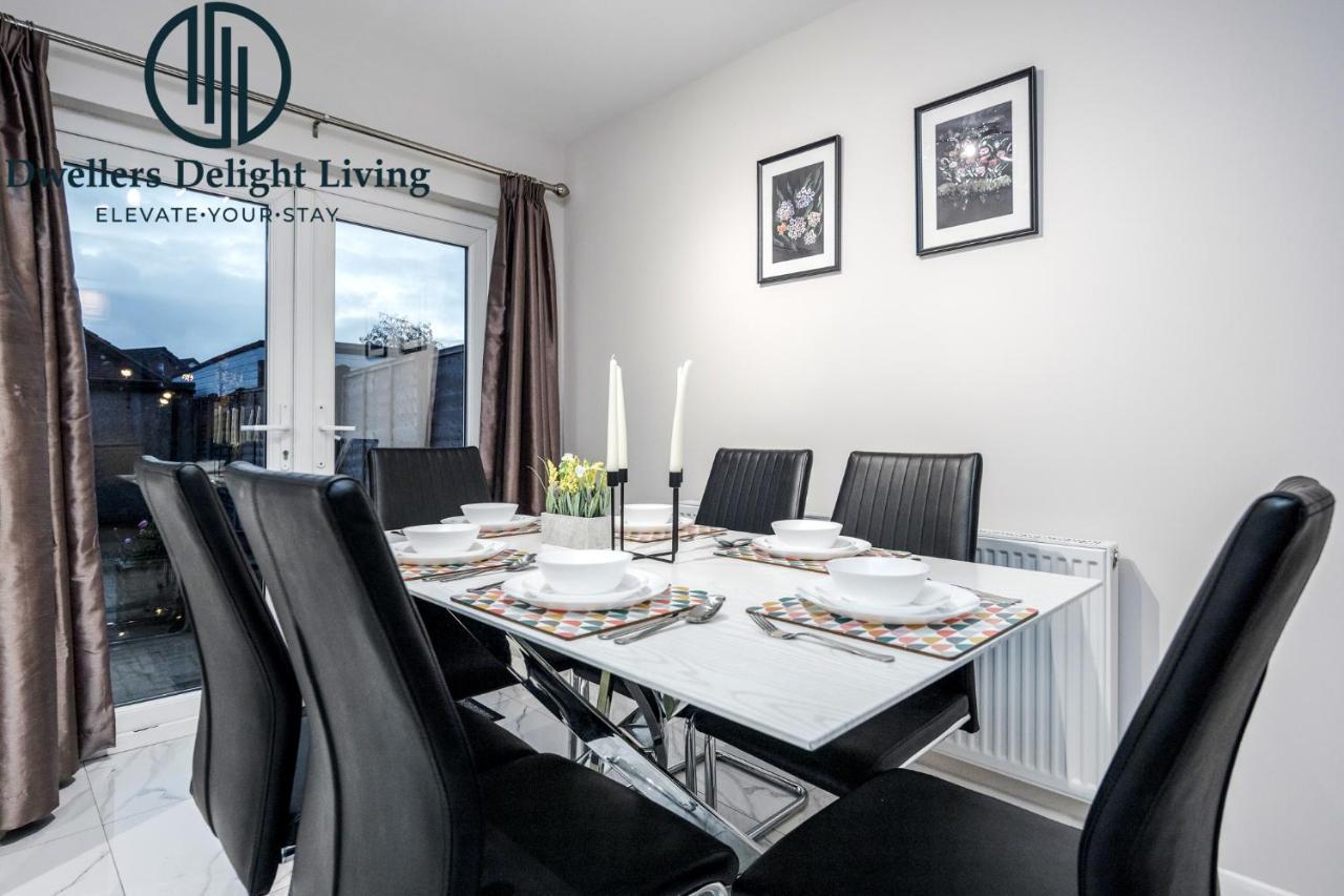 Dwellers Delight Living Ltd Serviced Accommodation Fabulous House 3 Bedroom, Hainault Prime Location ,Greater London With Parking & Wifi, 2 Bathroom, Garden Chigwell Eksteriør billede