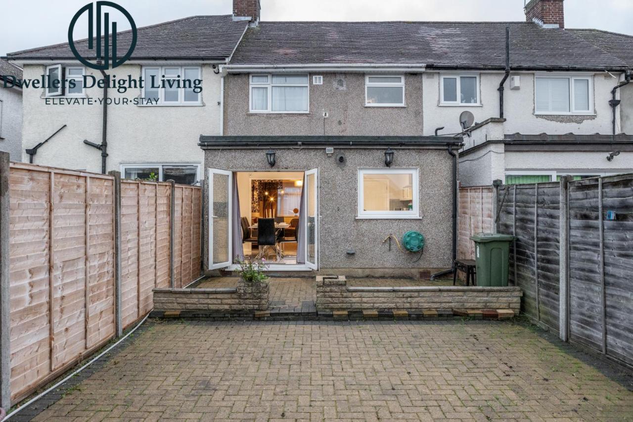 Dwellers Delight Living Ltd Serviced Accommodation Fabulous House 3 Bedroom, Hainault Prime Location ,Greater London With Parking & Wifi, 2 Bathroom, Garden Chigwell Eksteriør billede